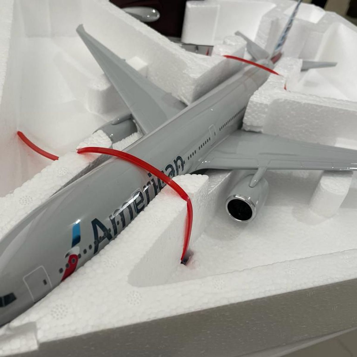 AIR - AVION BOEING B777 AMERICAN AIRLINES A ESCALA 1150