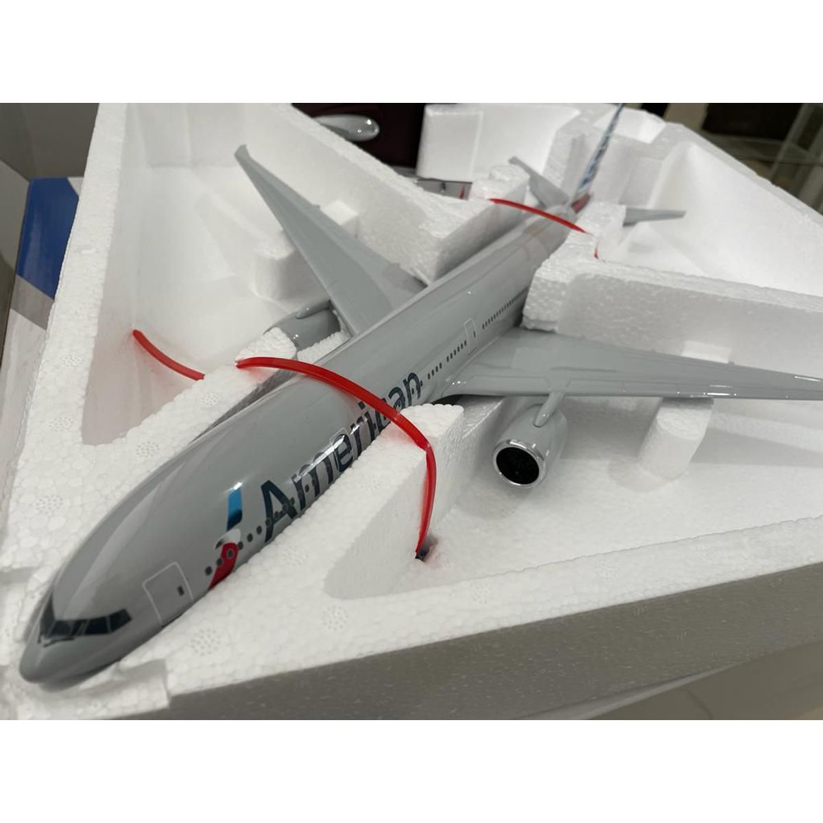 AIR - AVION BOEING B777 AMERICAN AIRLINES A ESCALA 1150