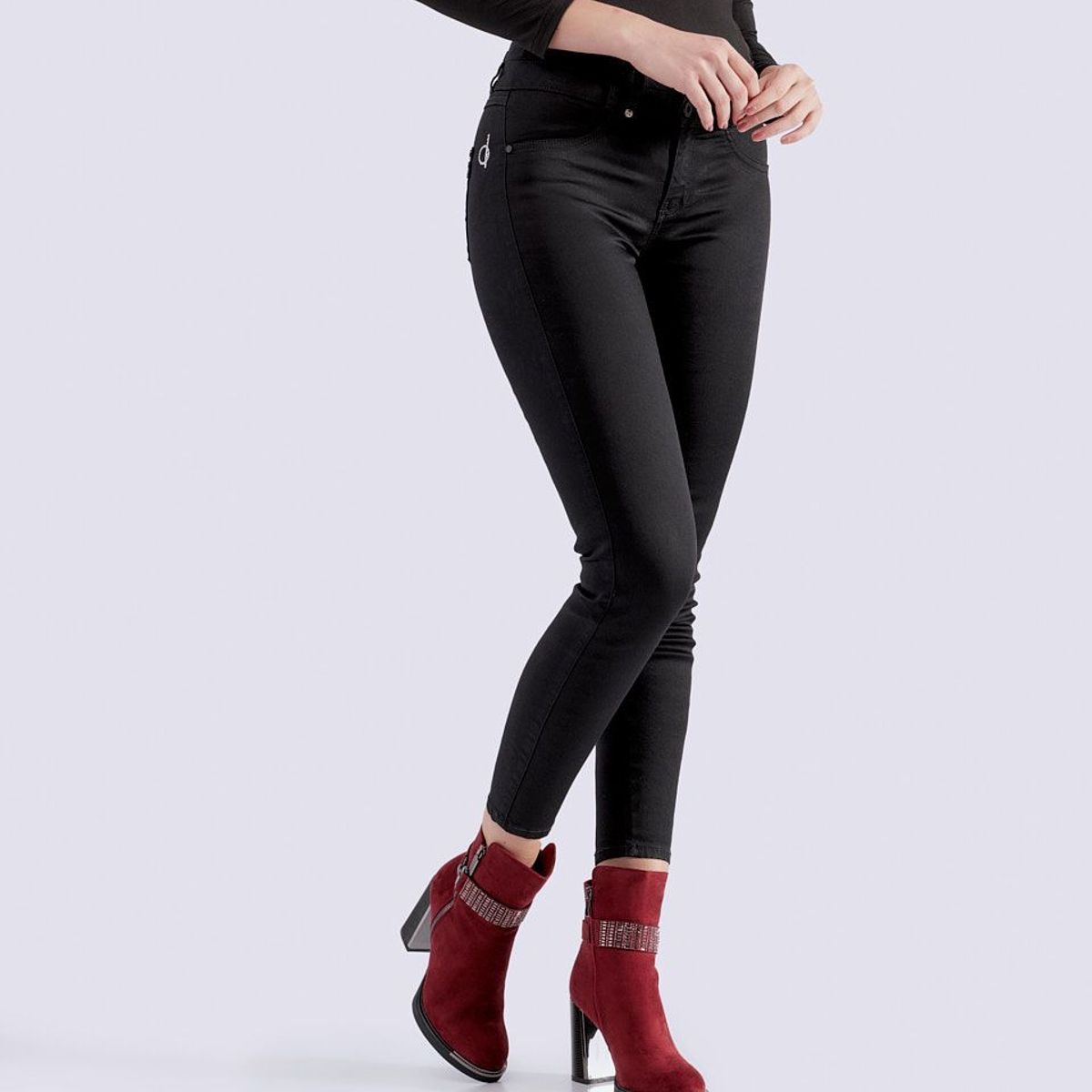 DEREK - Jean Con Corte En Pretina  Y Bota Skinny Derek