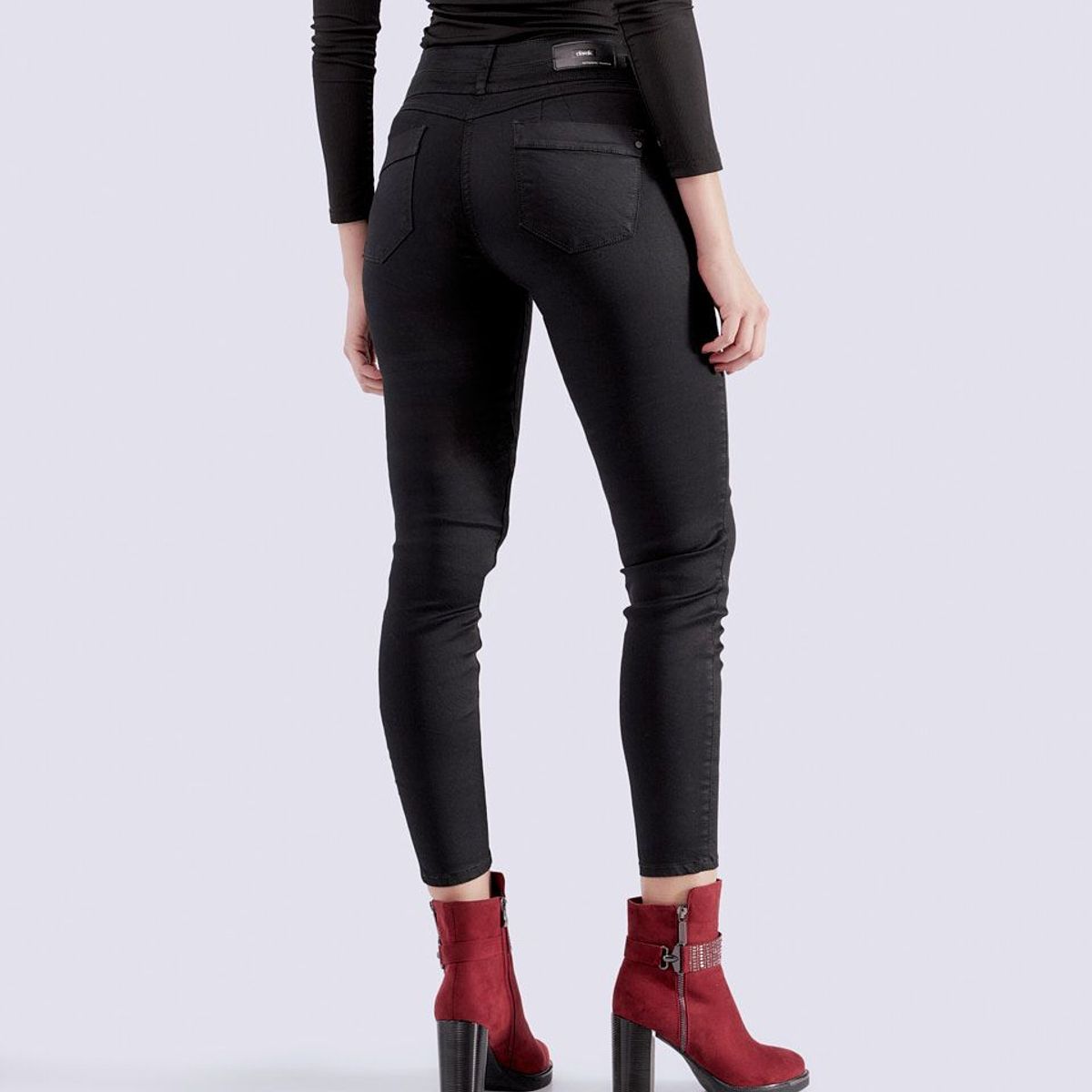 DEREK - Jean Con Corte En Pretina  Y Bota Skinny Derek