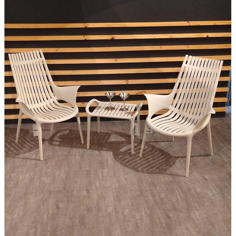 VONDOM - COMBO DE 2 POLTRONAS + 1 MESA AUXILIAR ECRU IBIZA VONDOM EN POLIPROPILENO