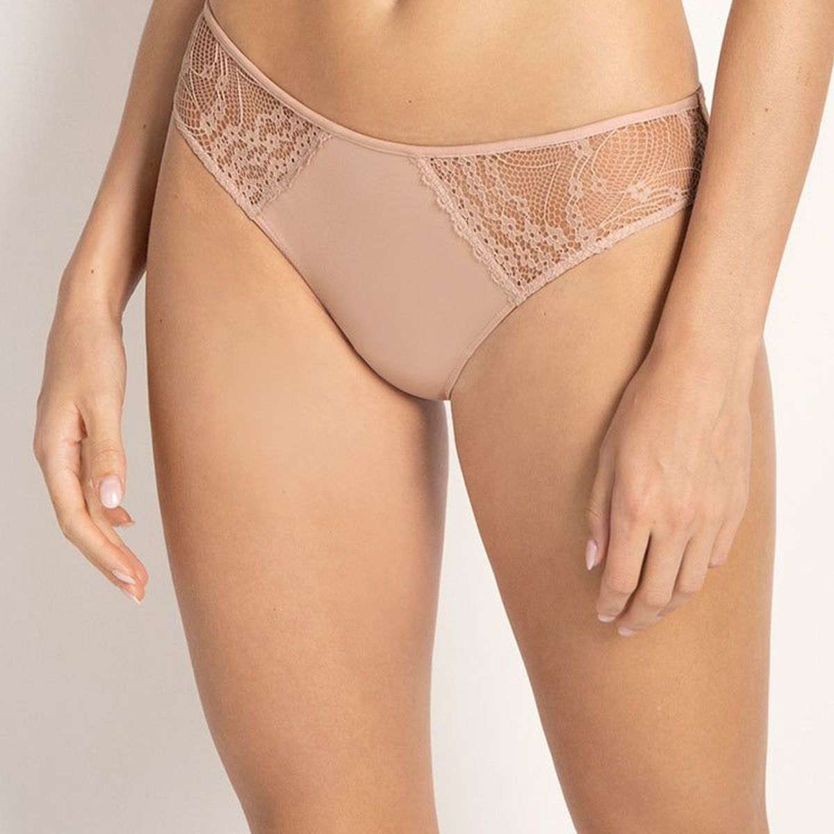 TOUCHE LINGERIE - PANTY BRASILERO EN ENCAJE