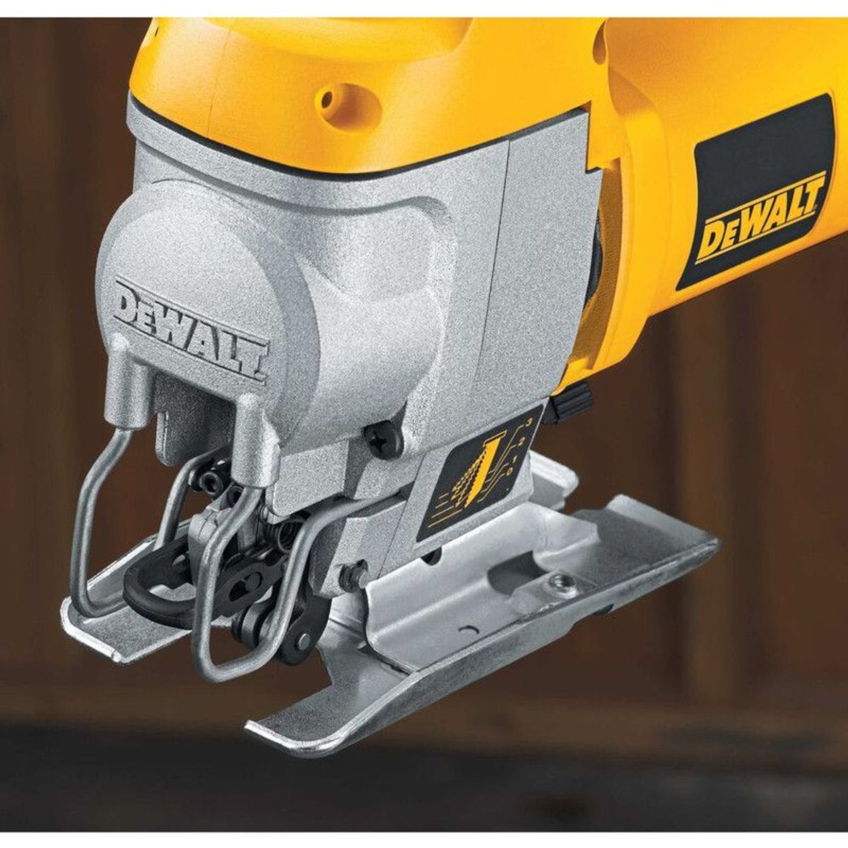 DEWALT - CALADORA ELECTRICA 660W 0-3100CPM VV DW317