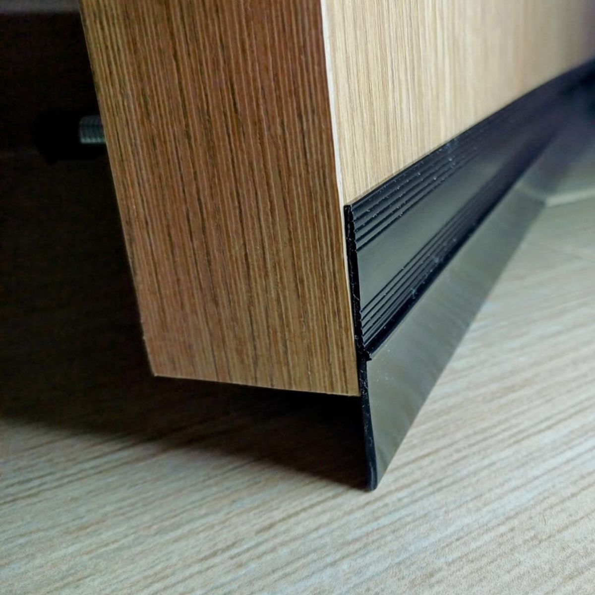 GENERICO - BURLETE PROTECTOR BAJO PUERTAS NEGRO