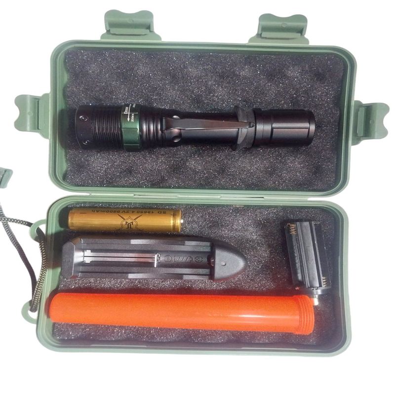 GENERICO - LINTERNA TACTICA CON LUZ BLANCA Y LUZ UV RECARGABLE 4000 LUMENS