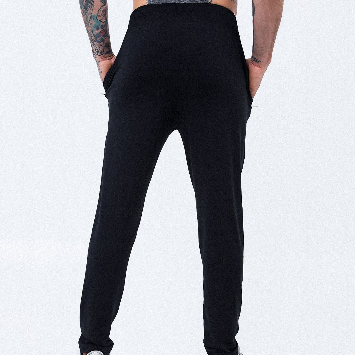 BELIFE - Jogger Deportivo Negro Fondo Entero Y Bolsillos Laterales Para Hombre Belife.-
