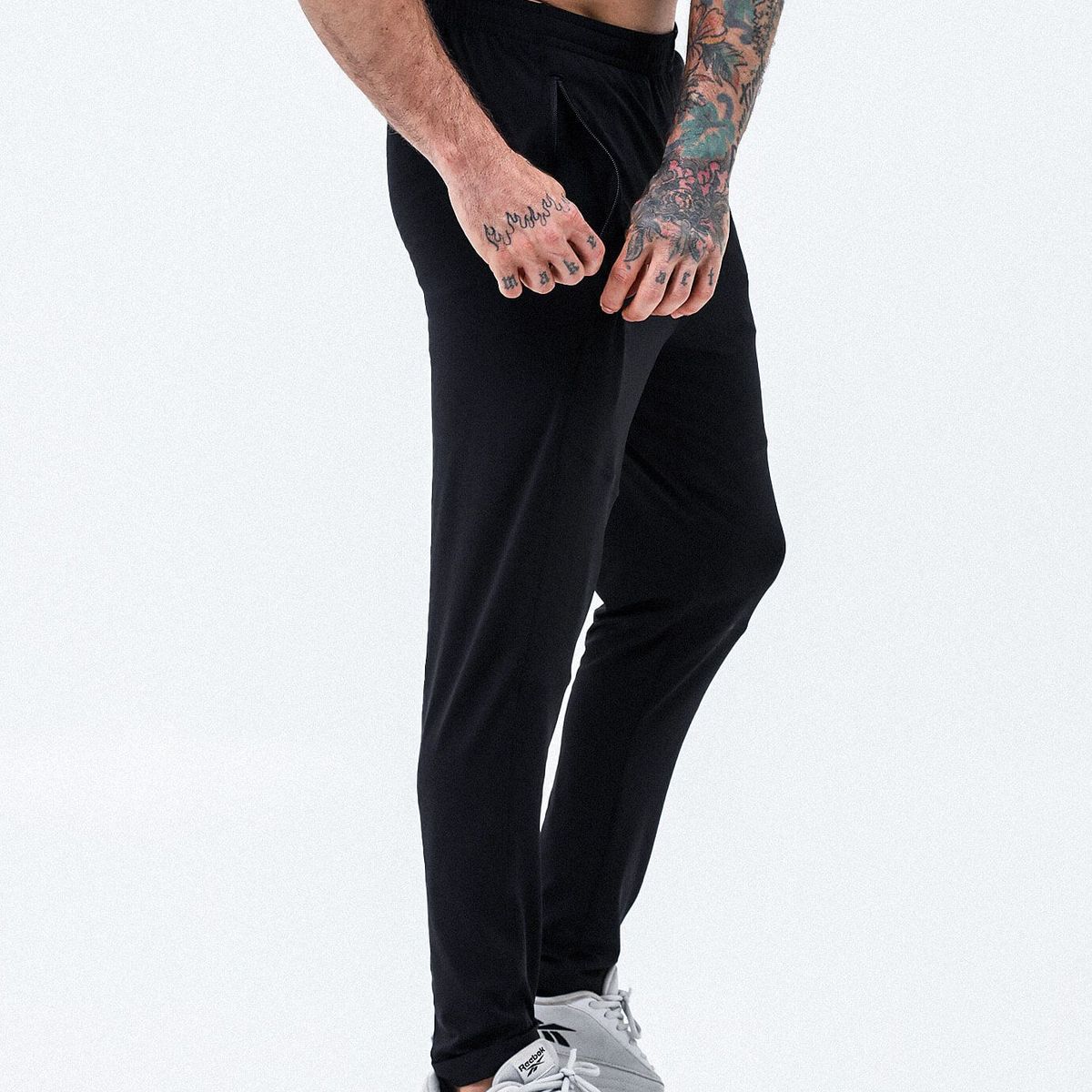 BELIFE - Jogger Deportivo Negro Fondo Entero Y Bolsillos Laterales Para Hombre Belife.-