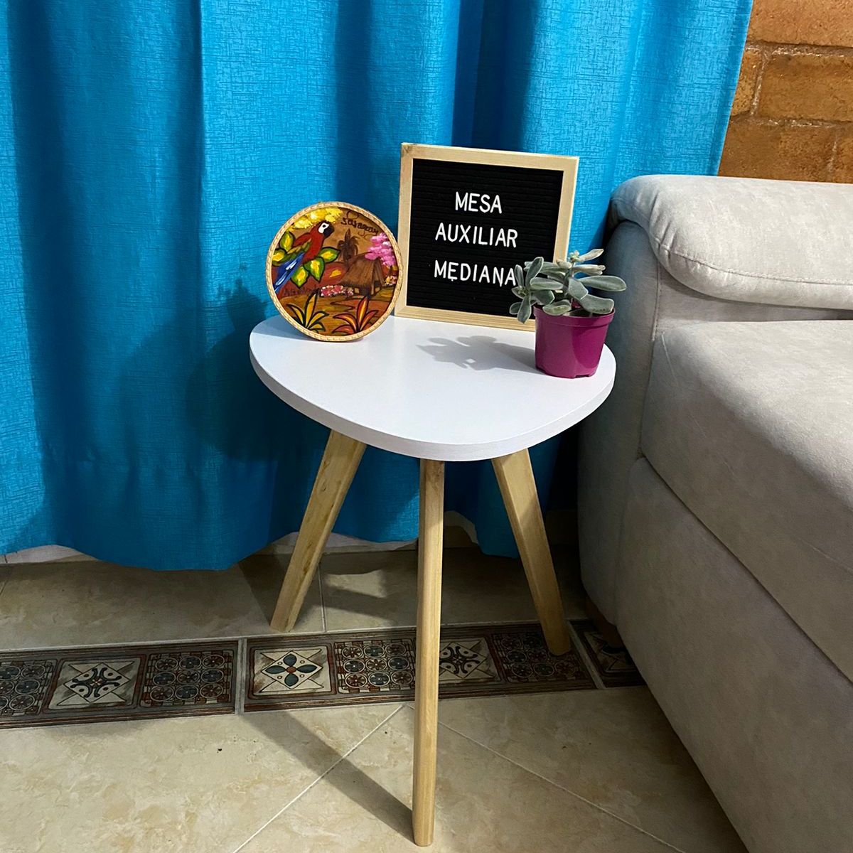 GENERICO - Mesa Auxiliar Centro Triangular Huevo Mediana Blanco 40x45 cm