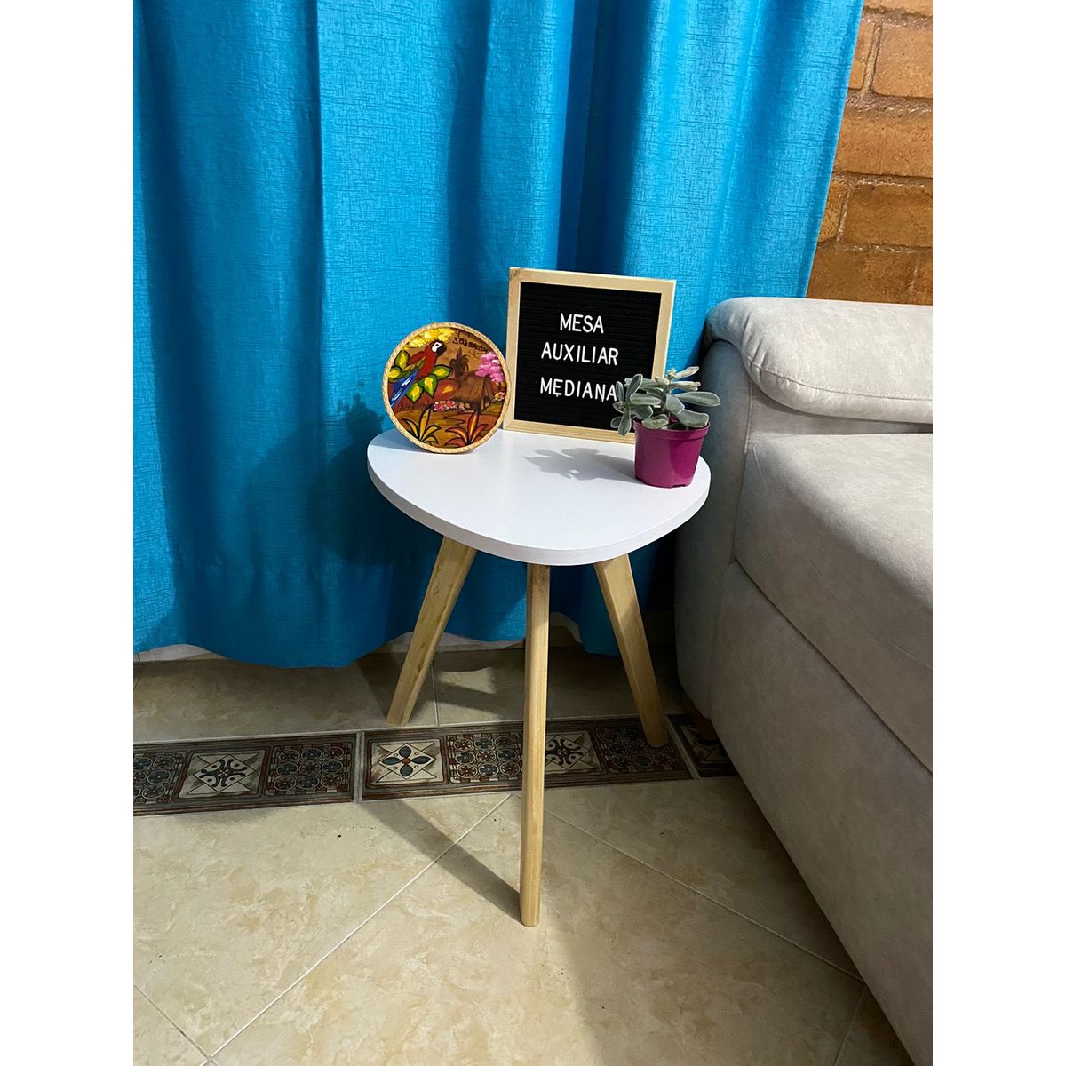 GENERICO - Mesa Auxiliar Centro Triangular Huevo Mediana Blanco 40x45 cm