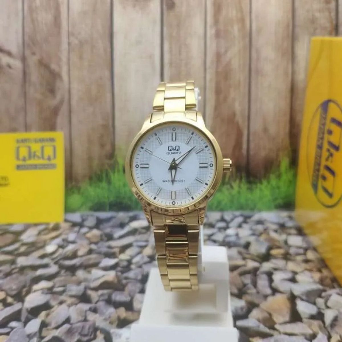 Q&Q - Reloj Para Mujer Qyq Q&q Q969j001y Dorado Acero + Estuche