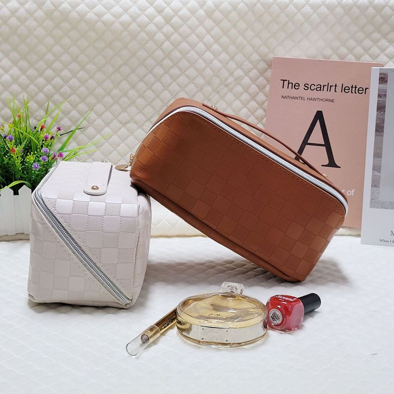 COSMETICOS RAQUEL - Nueva Cosmetiquera Elegante En Cuero