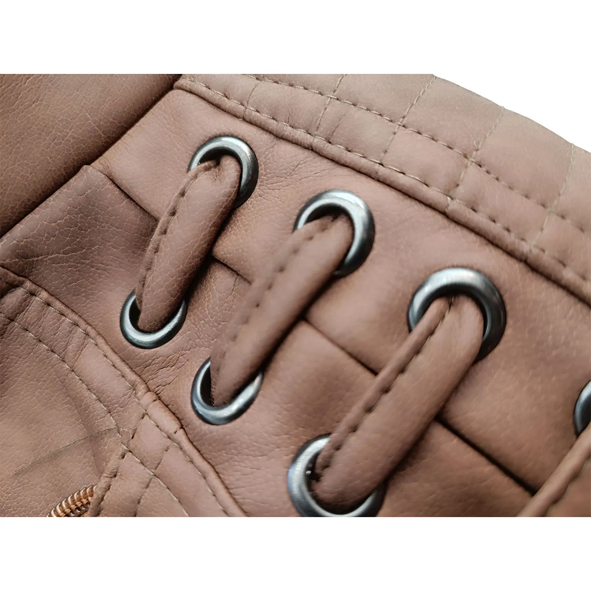 THE CLOTHING COMPANY - Chaqueta Mujer Cuero Sintético Ojaletes