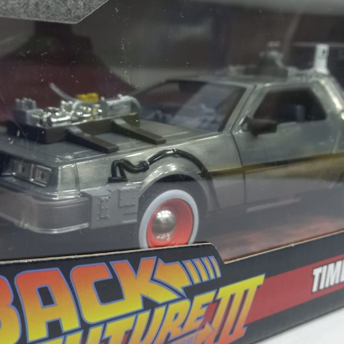 JADA TOYS - CARRO DELOREAN VOLVER AL FUTURO III ILUMINACION ESCALA 124