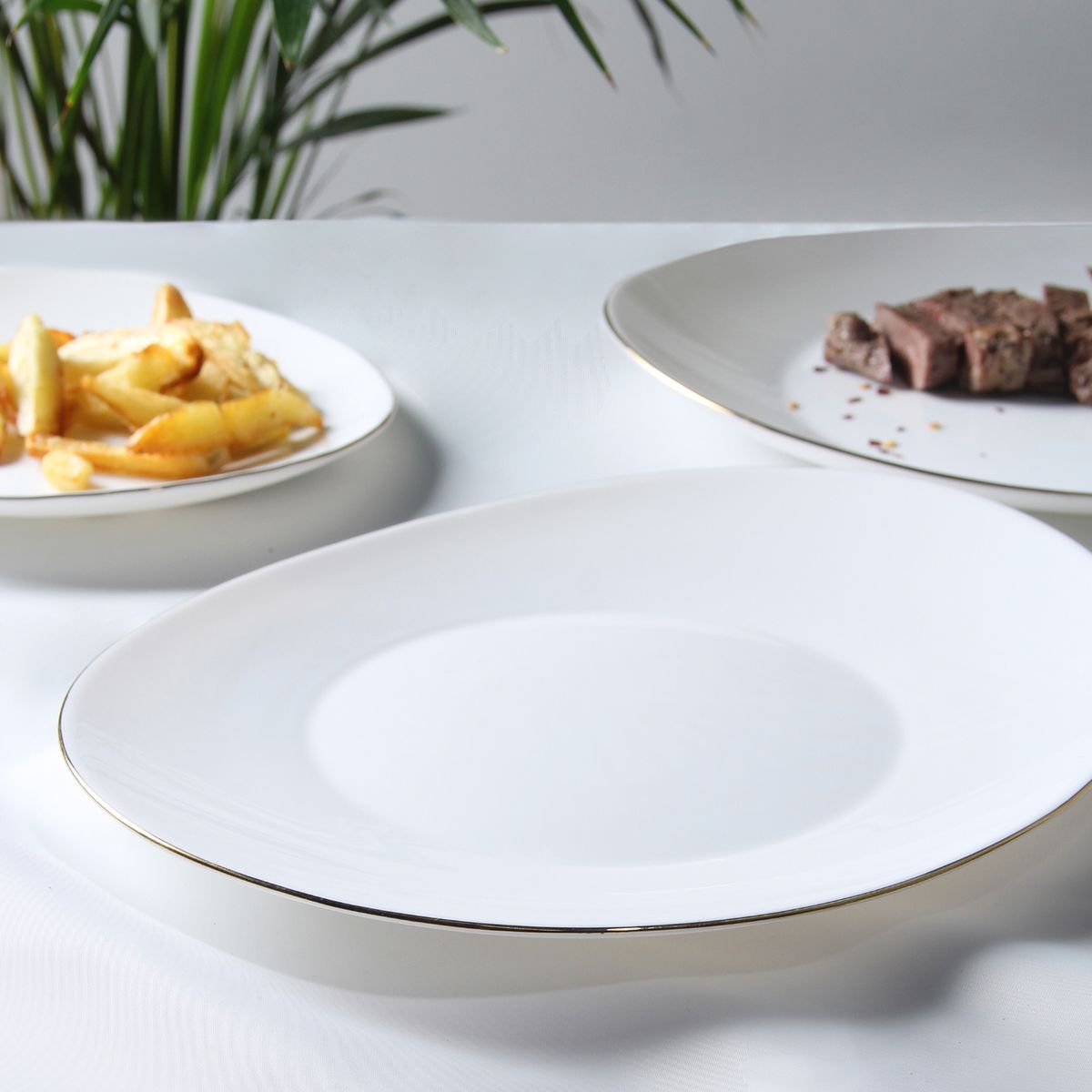 ESSENZA - Plato Pando Redondo de 12 Pulgadas Boat Gold Vitro - Essenza