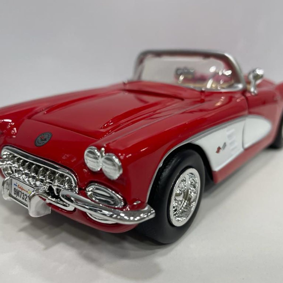 MOTOR MAX - CARRO CORVETTE 1959 ROJO A ESCALA 124 DE COLECCIÓN
