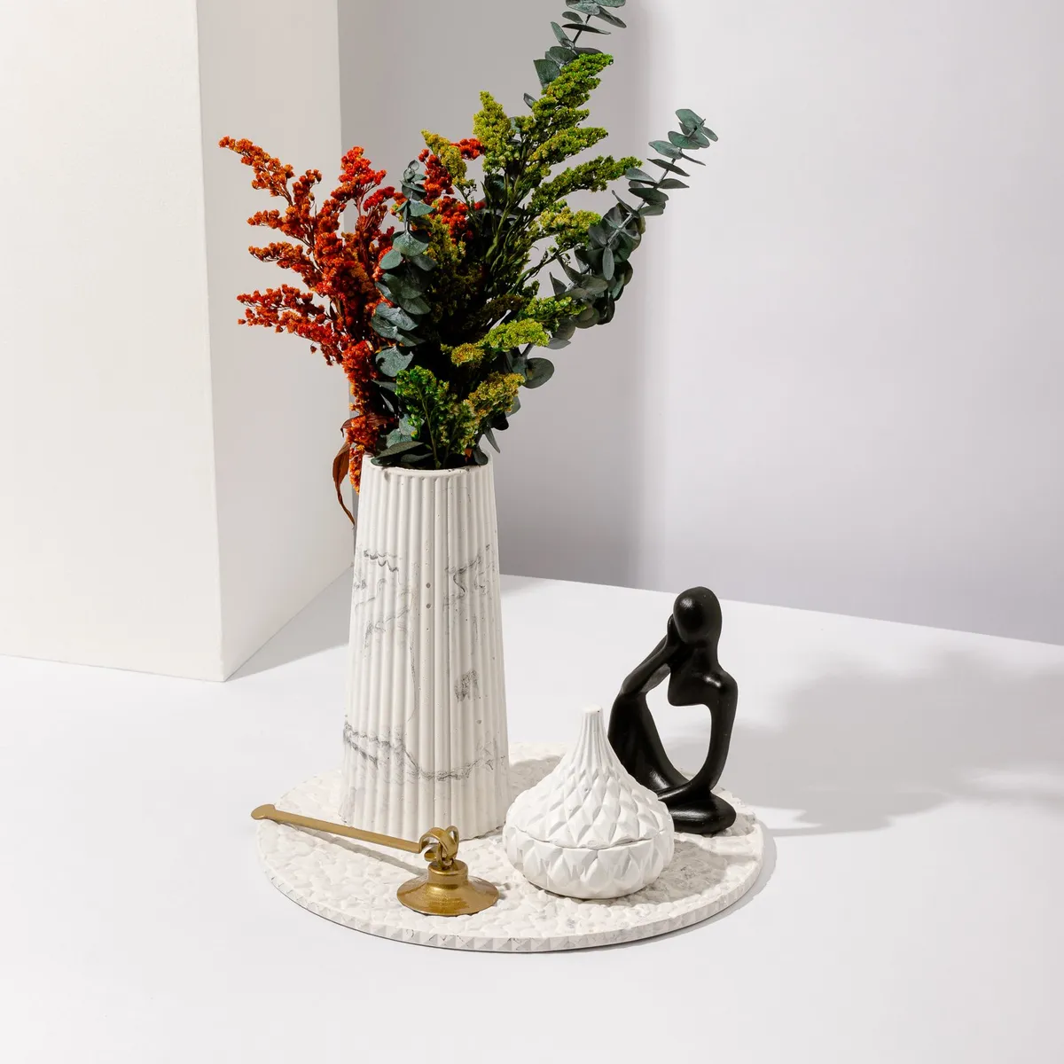 DECORACIONES ALE Y GABI - CENTRO DE MESA MARMOL JARRÓN BASE VELA Y ADORNOS