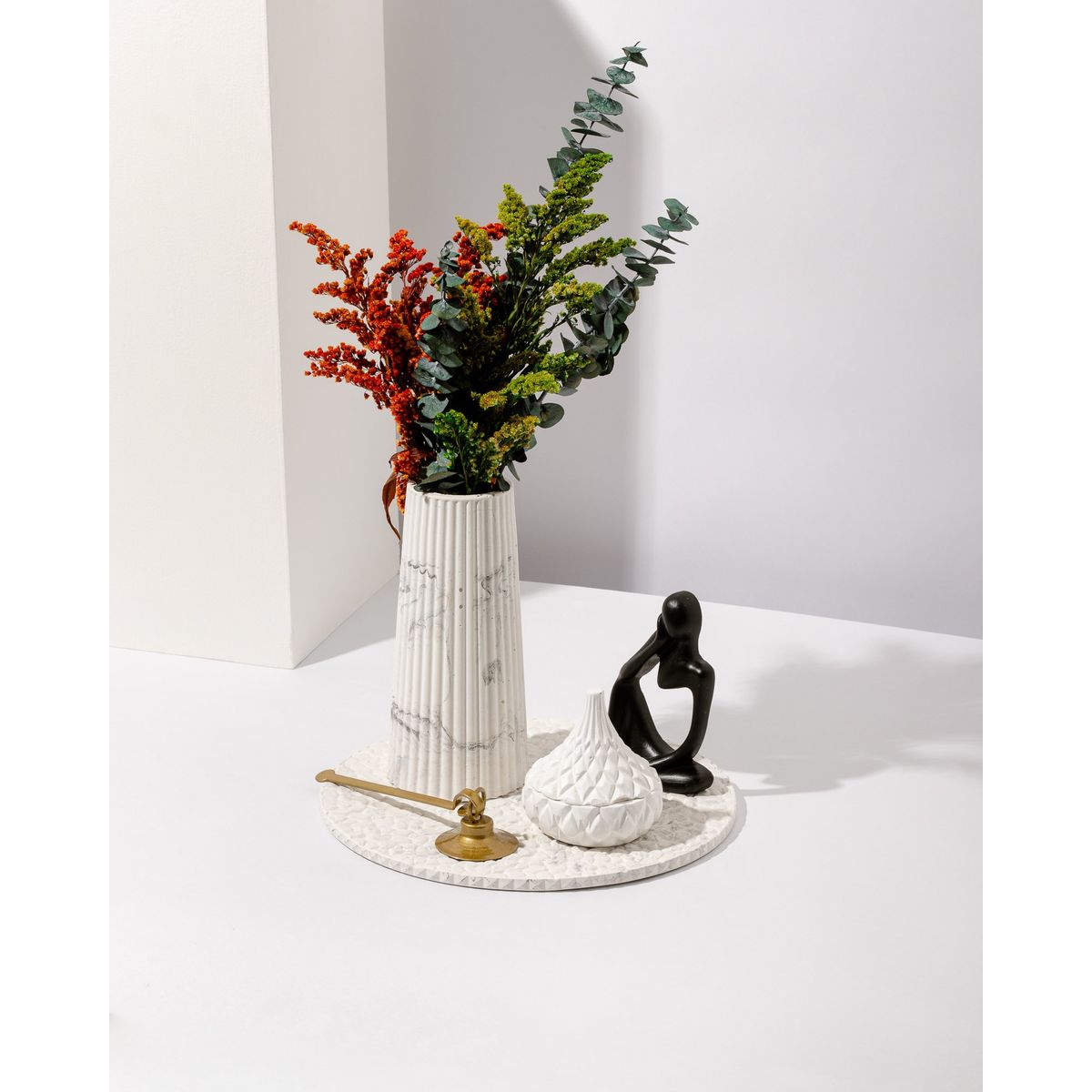 DECORACIONES ALE Y GABI - CENTRO DE MESA MARMOL JARRÓN BASE VELA Y ADORNOS