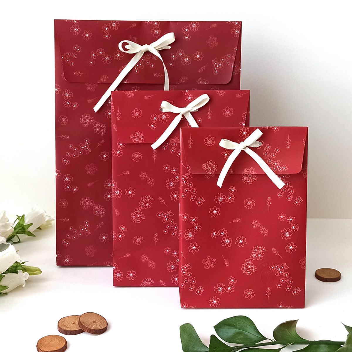 REGALA CON ARTE - Sobre para Envolver Regalo Flores Carmín x 3 unid.