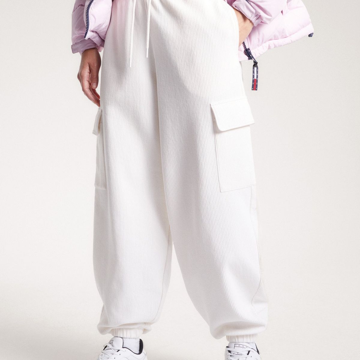 TOMMY HILFIGER - Joggers blanco acanalados con bolsillos cargo Tommy Jeans