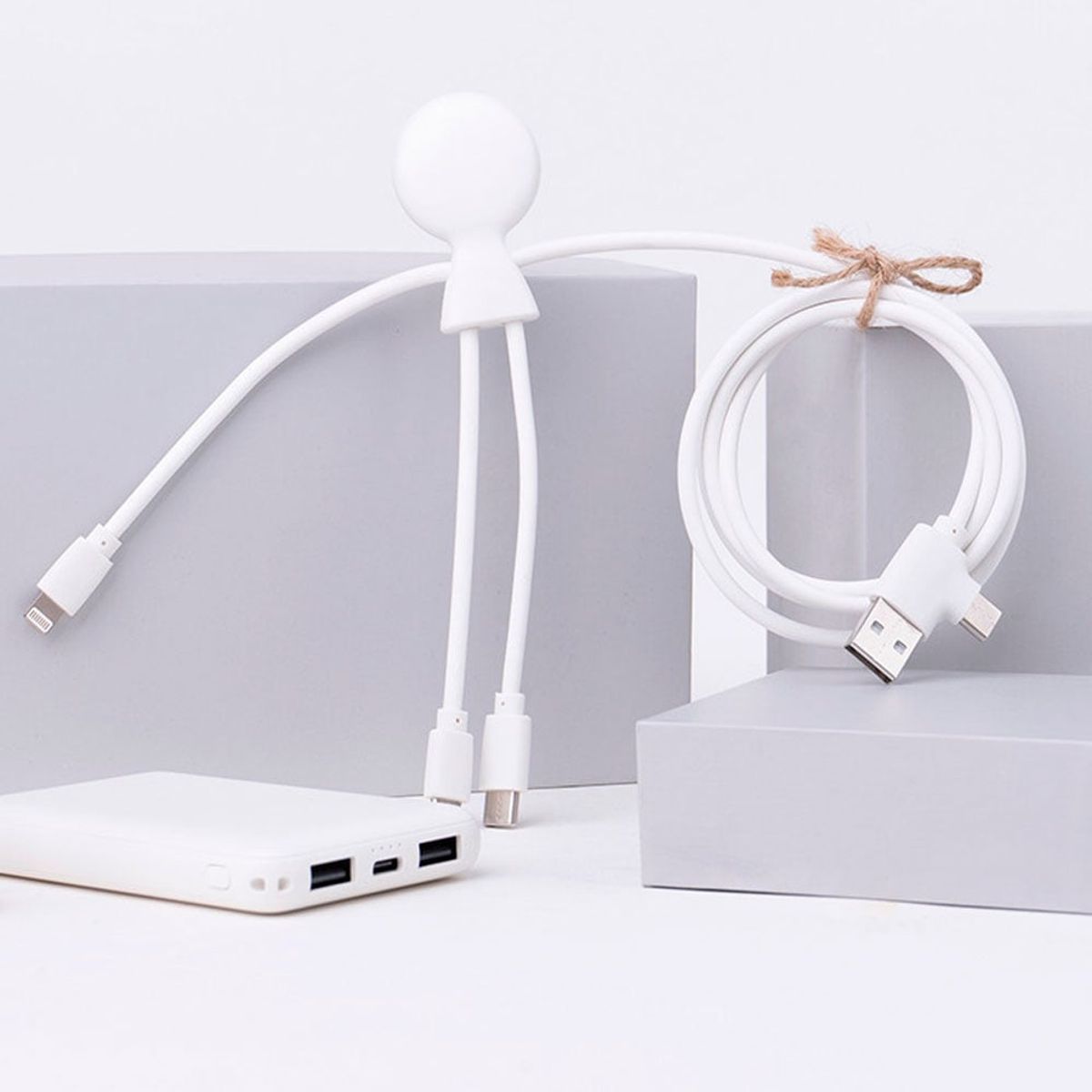 XOOPAR - Batería Con Cable Multipuerto Mr Bio Blanco