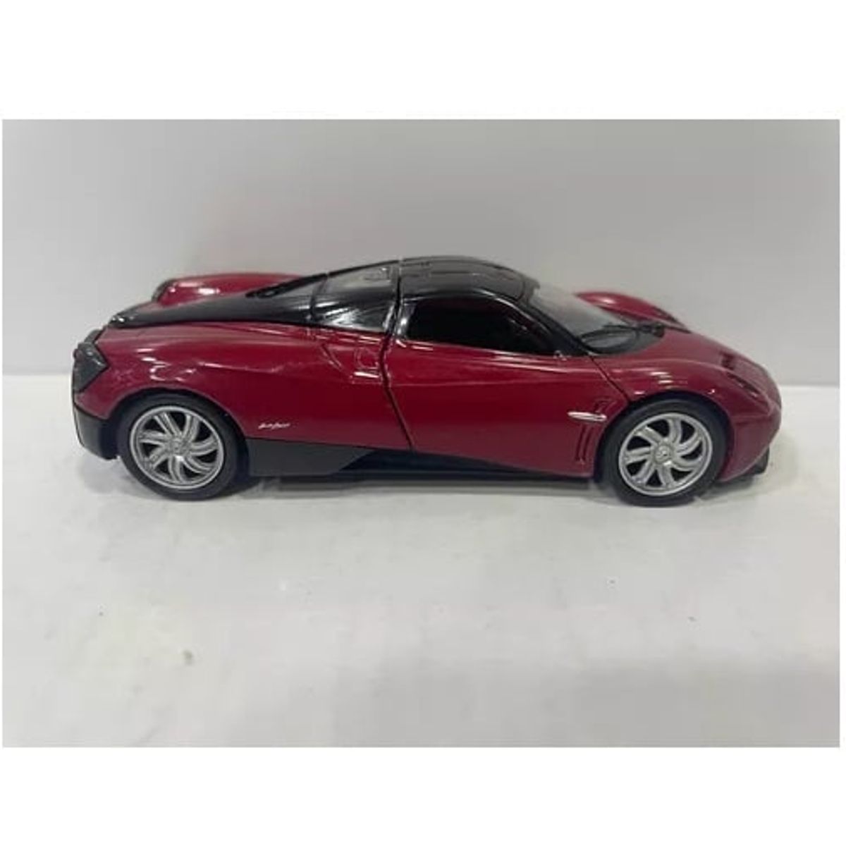 WELLY - CARRO PAGANI HUAYRA VINOTINTO de Colección Escala 136…