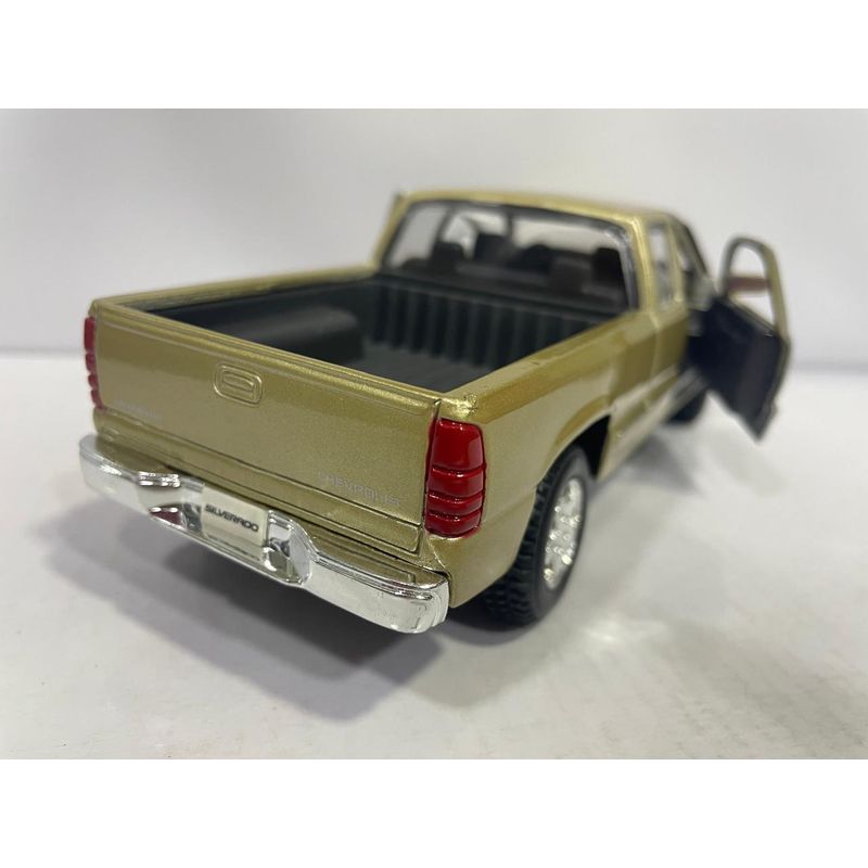 MAISTO - CARRO CHEVROLET SILVERADO 1993 ESCALA 1/27 de Colección…