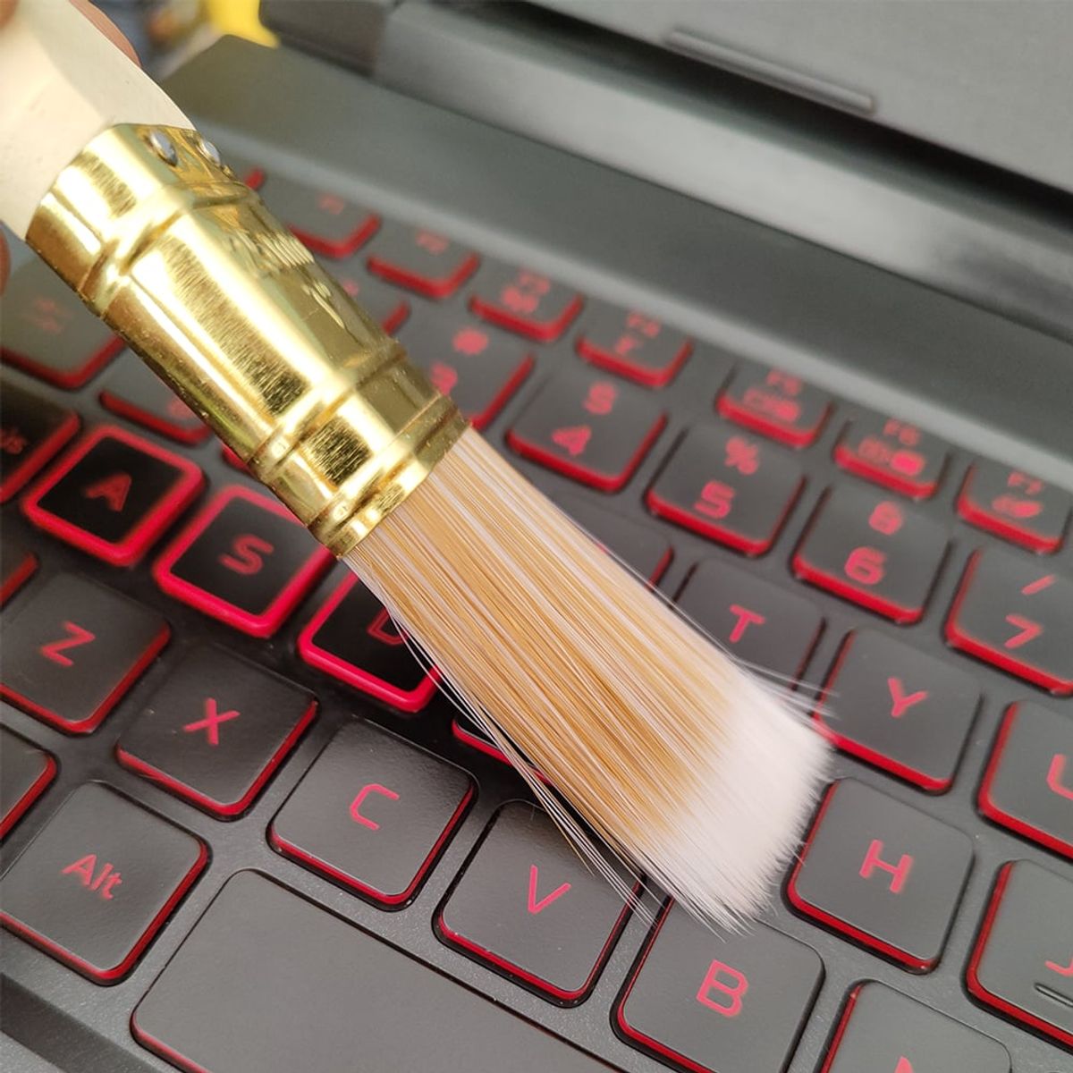 TRUPER - Manilla Antiestática Azul y Brocha Cerdas Finas Limpieza Pc