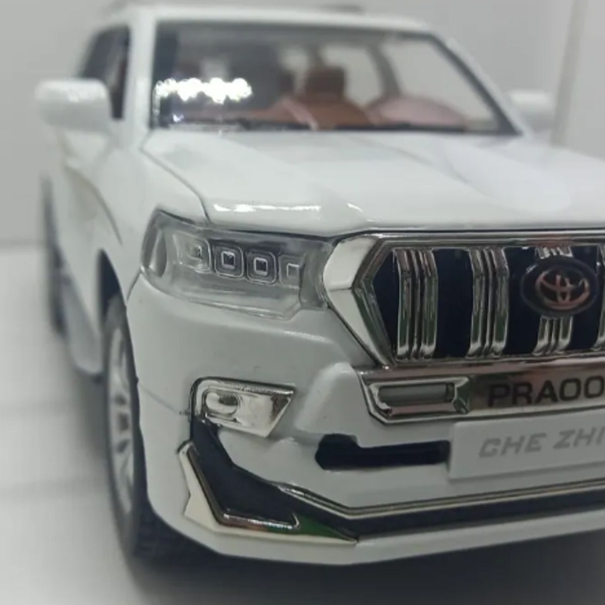 JADA TOYS - CARRO TOYOTA PRADO BLANCA de Colección Escala 124…