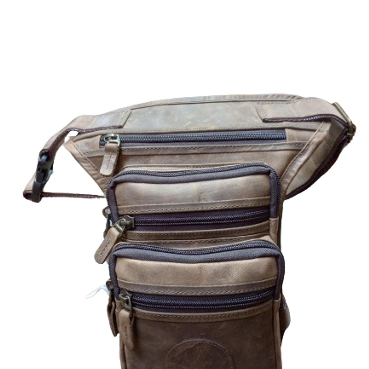 GENERAL - CANGURO DE PIERNA EN CUERO DE BOVINO CON 6 COMPARTIMENTOS.