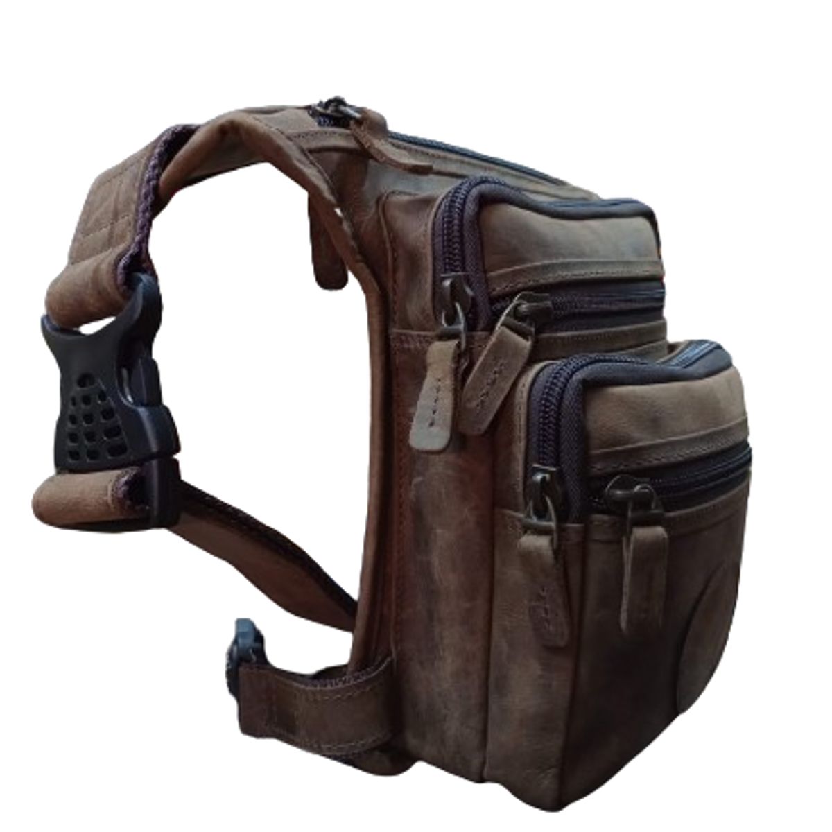 GENERAL - CANGURO DE PIERNA EN CUERO DE BOVINO CON 6 COMPARTIMENTOS.