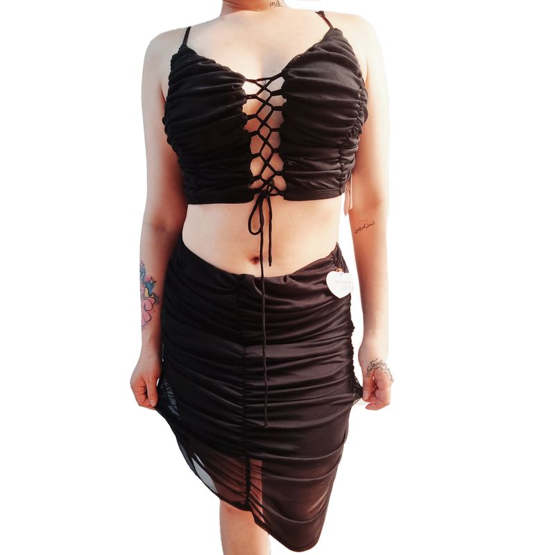 VIA7 - Conjunto o set americano de blusa y falda corta drapeada resorte negro