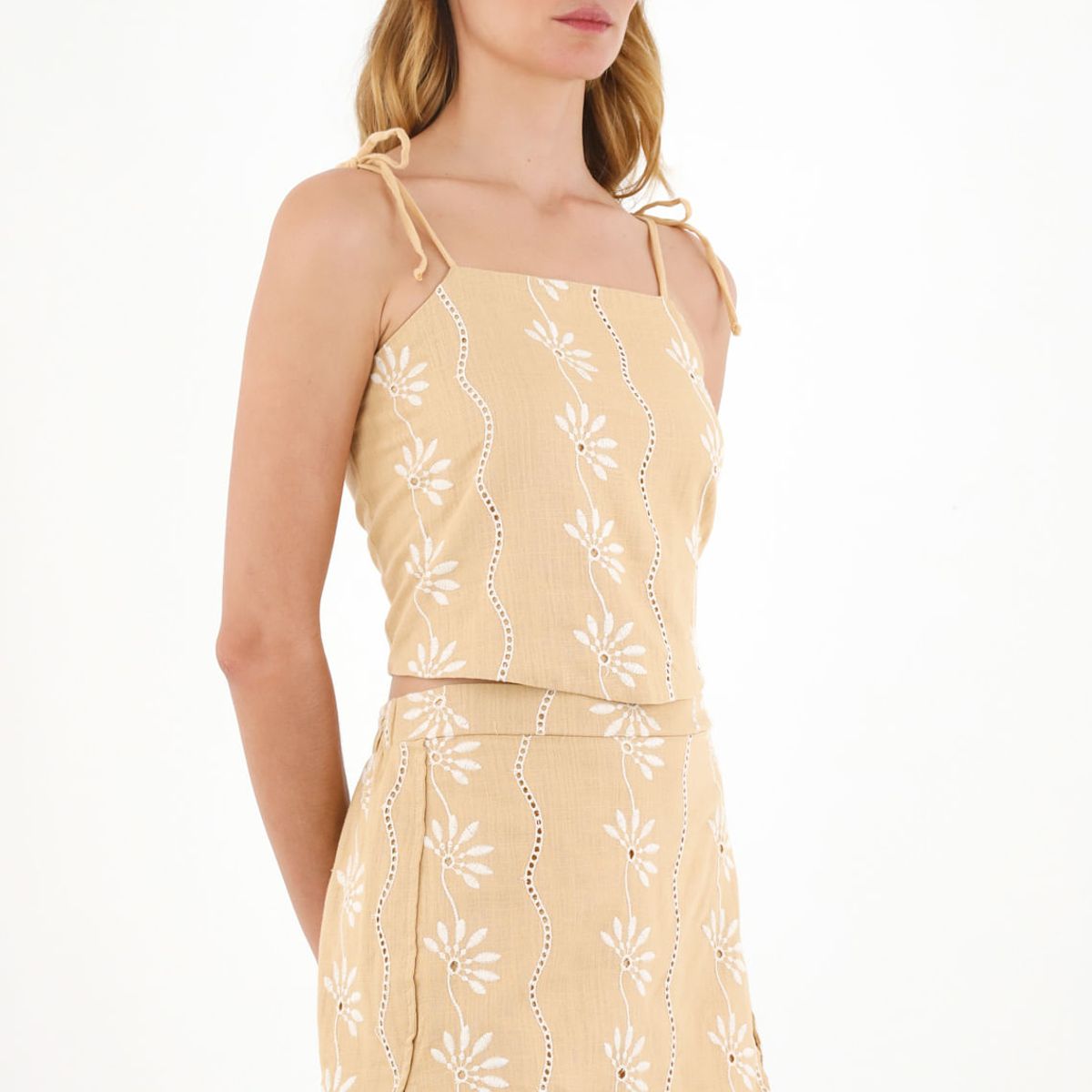 TENNIS - Falda café con detalles bordados para mujer