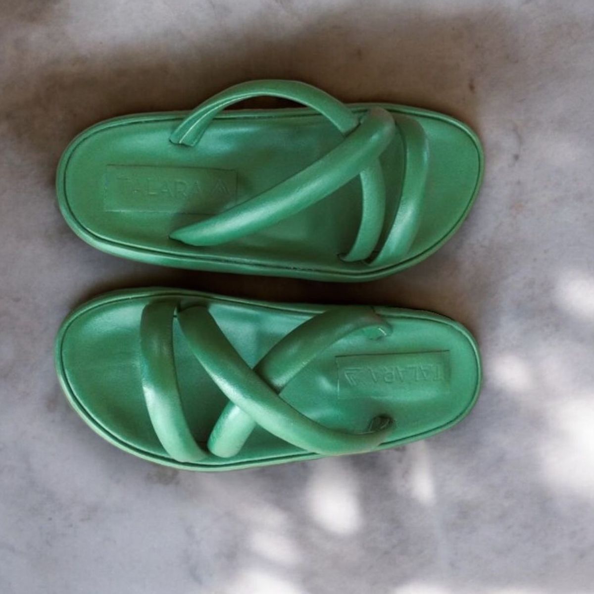 TALARA - Sandalia Plana para mujer en cuero