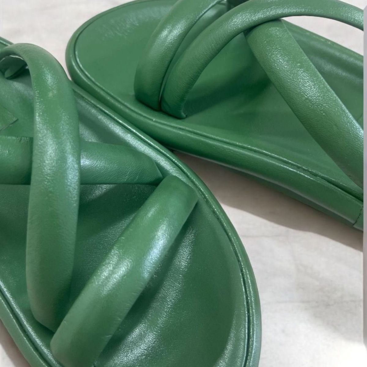 TALARA - Sandalia Plana para mujer en cuero