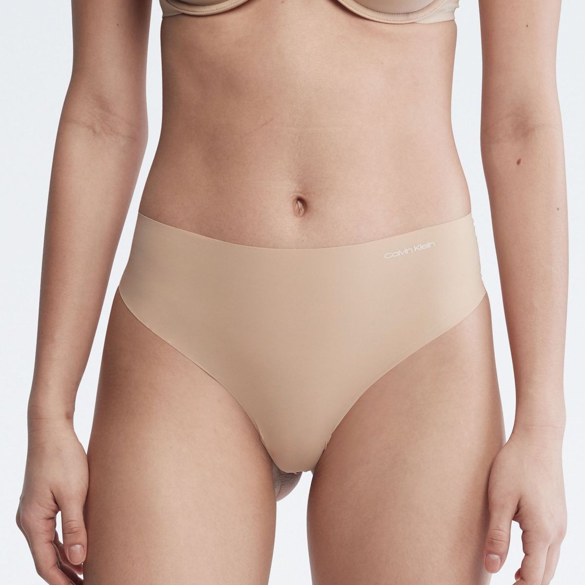 CALVIN KLEIN - Pantie Beige Tipo Tanga Invisible De Cintura Alta Calvin Klein
