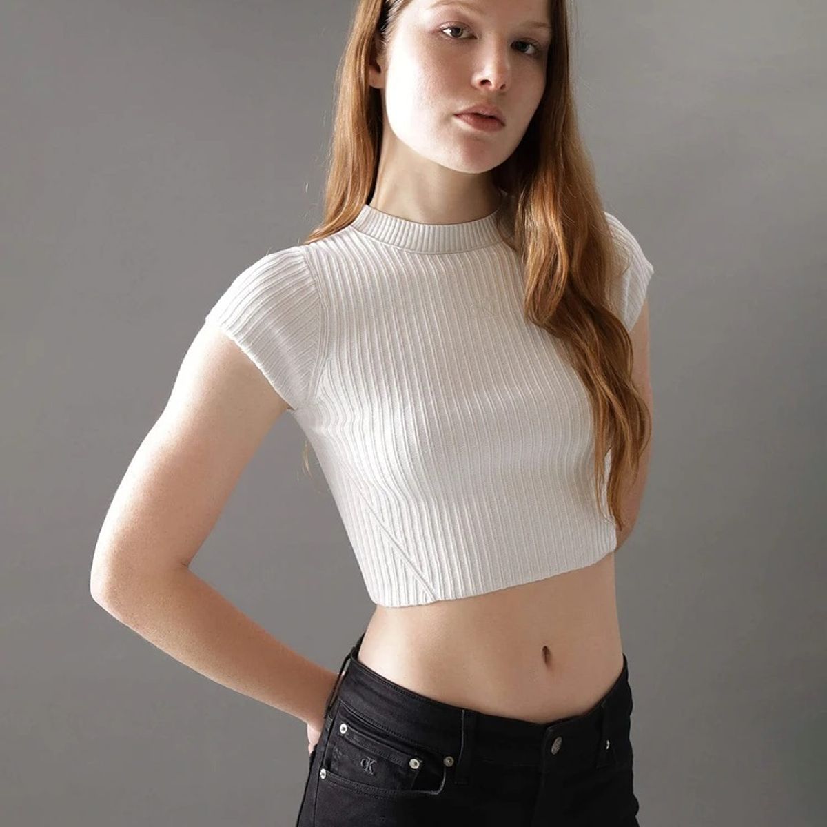 CALVIN KLEIN - Camiseta Beige Cropped Manga Corta Para Mujer Calvin Klein