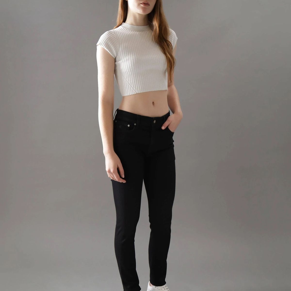 CALVIN KLEIN - Camiseta Beige Cropped Manga Corta Para Mujer Calvin Klein