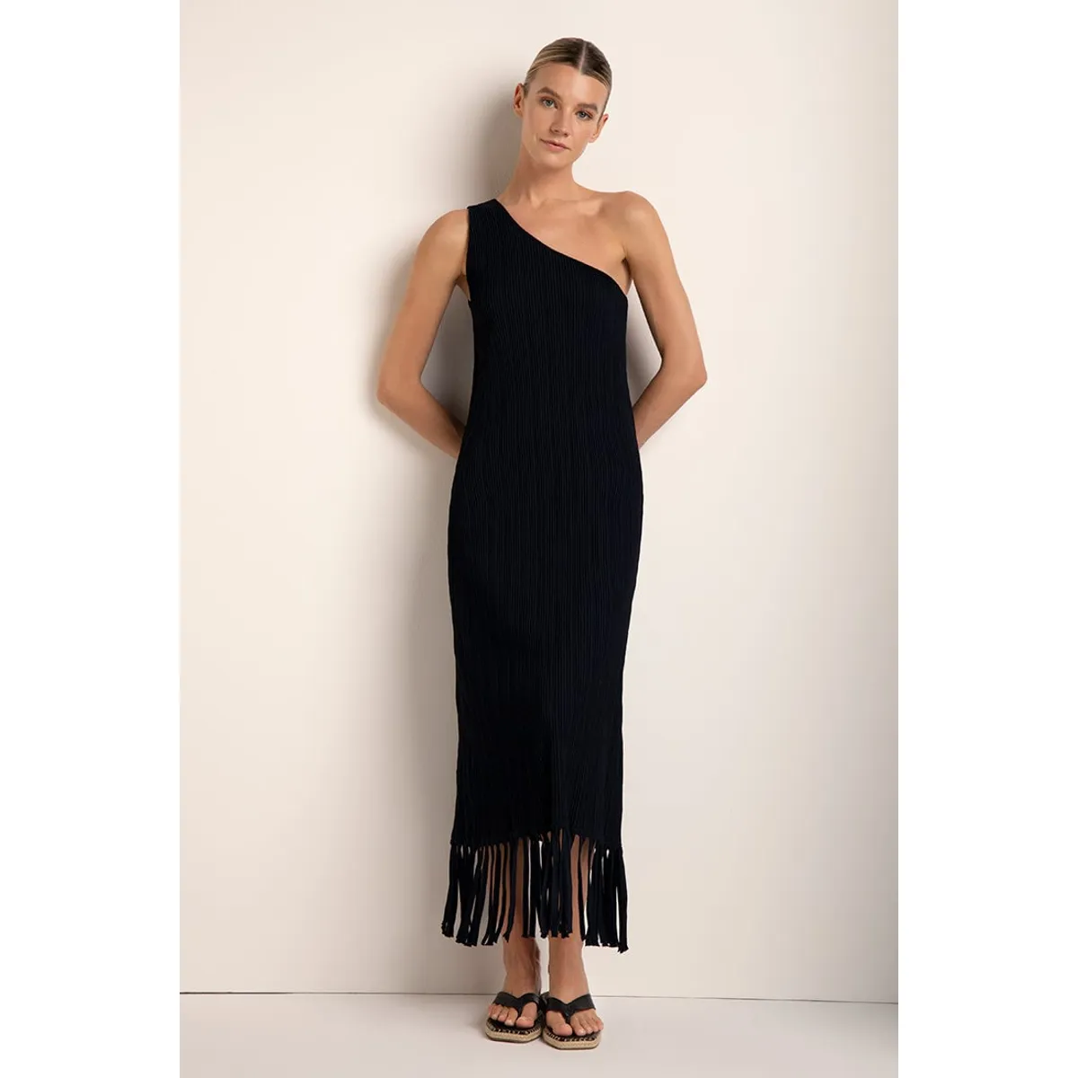TOUCHE BALNEAIRE - Vestido largo de un hombro en tejido con textura y flecos
