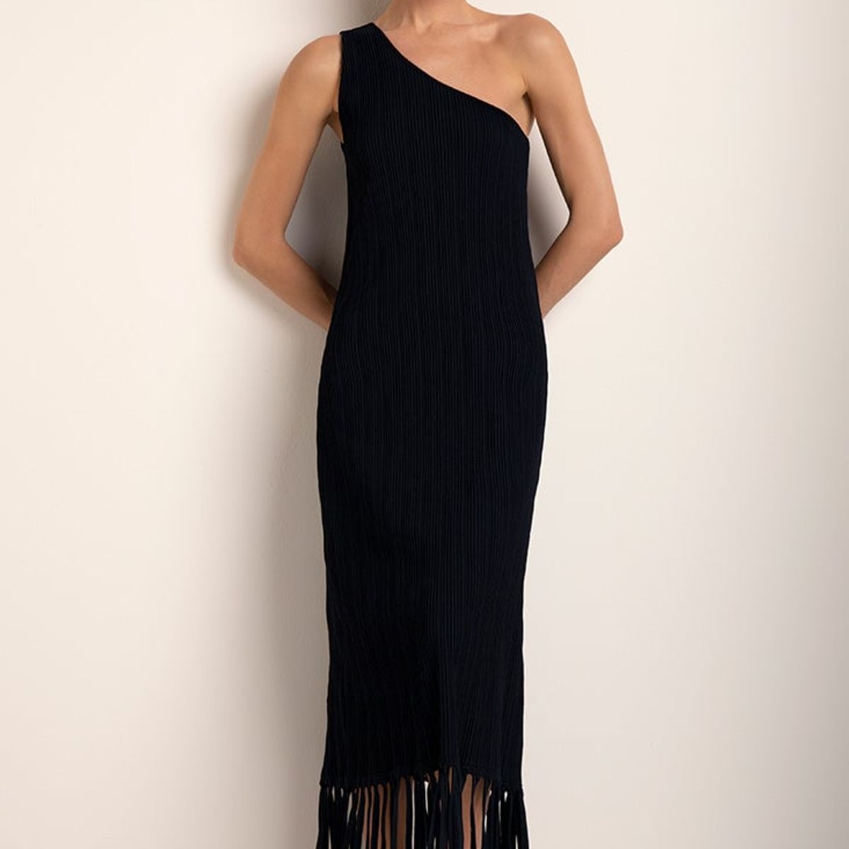 TOUCHE BALNEAIRE - Vestido largo de un hombro en tejido con textura y flecos