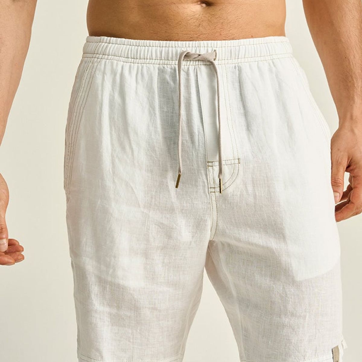 ILOT - BERMUDA SILUETA AJUSTADA Y COSTURAS EN CONTRASTE BH41041S PARA HOMBRE