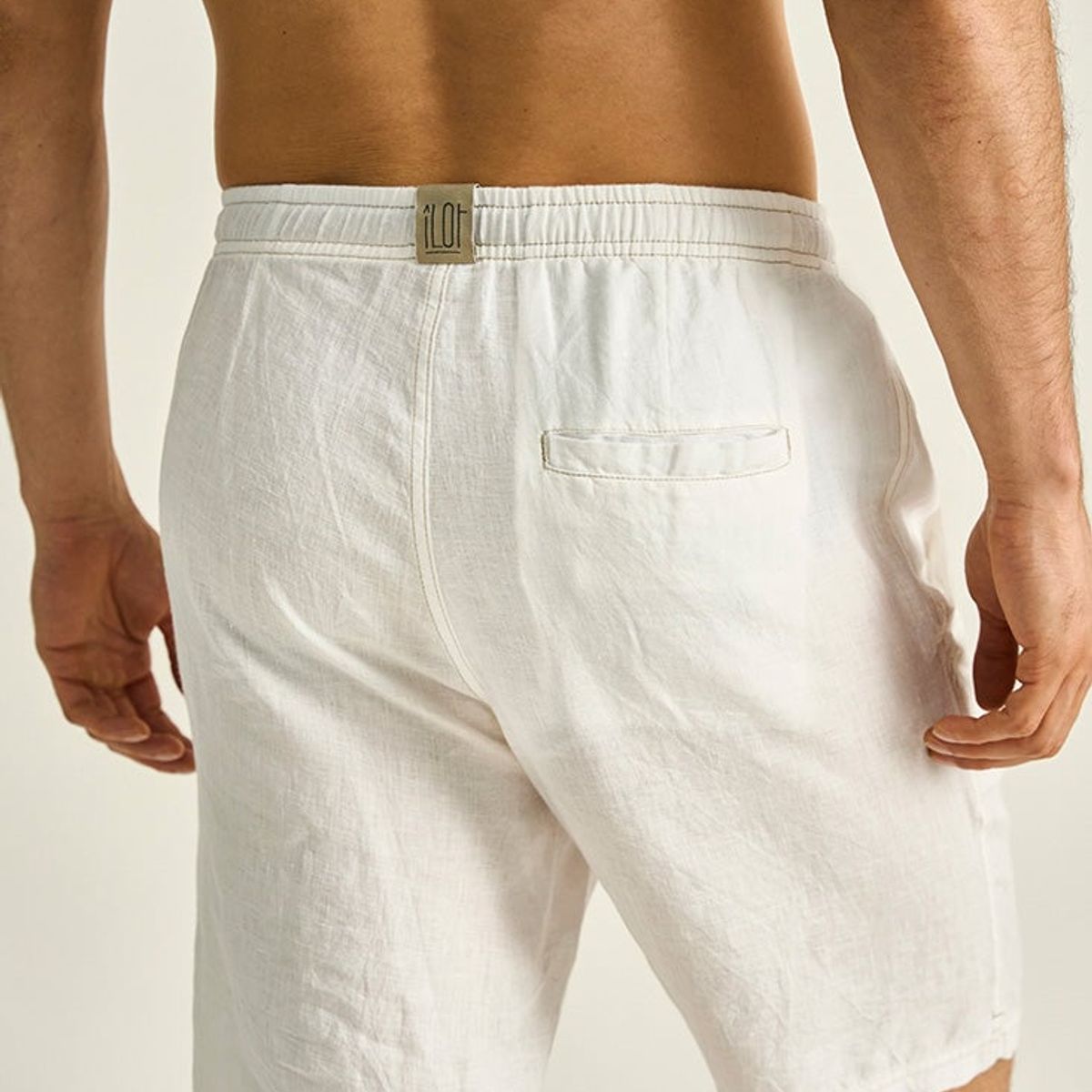 ILOT - BERMUDA SILUETA AJUSTADA Y COSTURAS EN CONTRASTE BH41041S PARA HOMBRE