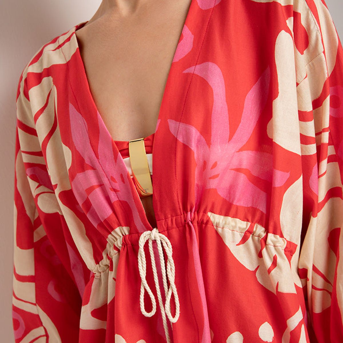 TOUCHE BALNEAIRE - Cover up corto abierto con cordón de borlas