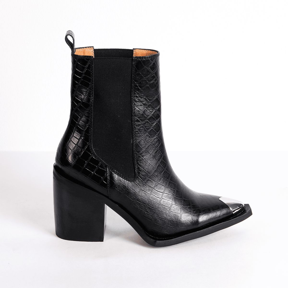 ABELA - Botines Regina Miranda - Cuero Negro - Diseño Botines Essence