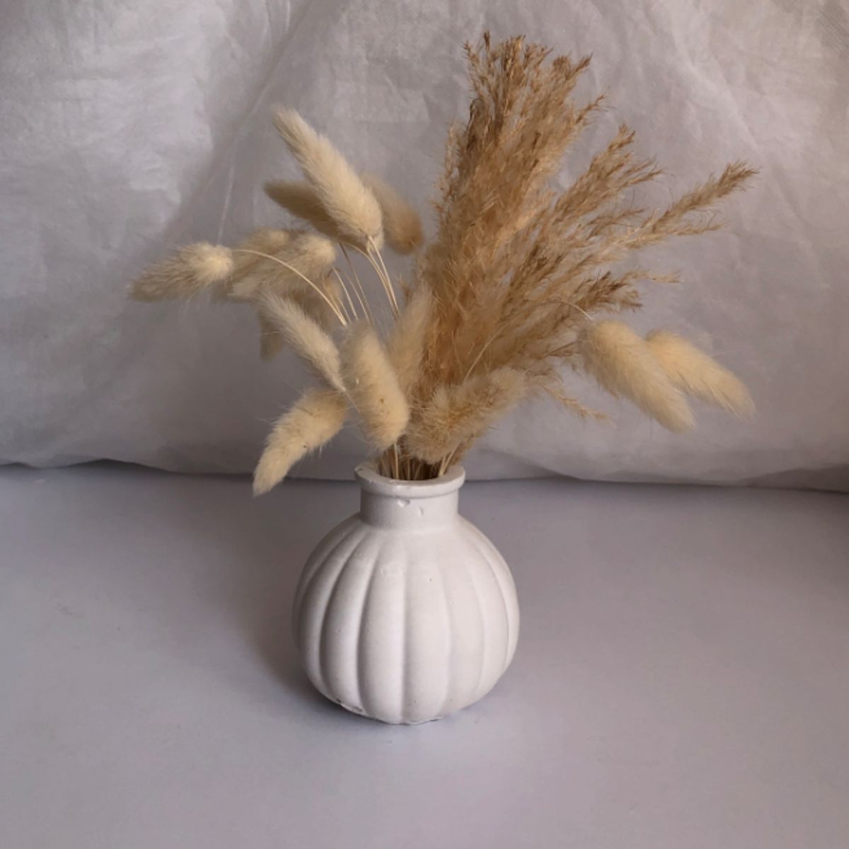 DECORACIONES ALE Y GABY - Florero Jarrón Decorativo Merlin con Pampas Decorativas