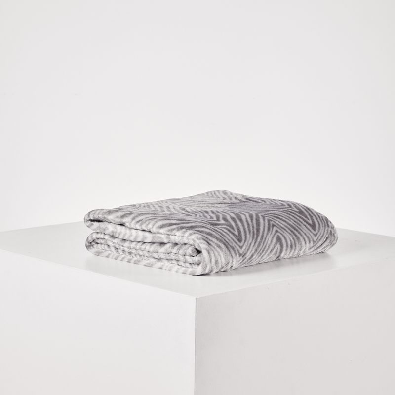 DISTRIHOGAR - Cobija Afrika Flannel Fleece 180 Gr 140 X 200 Cm