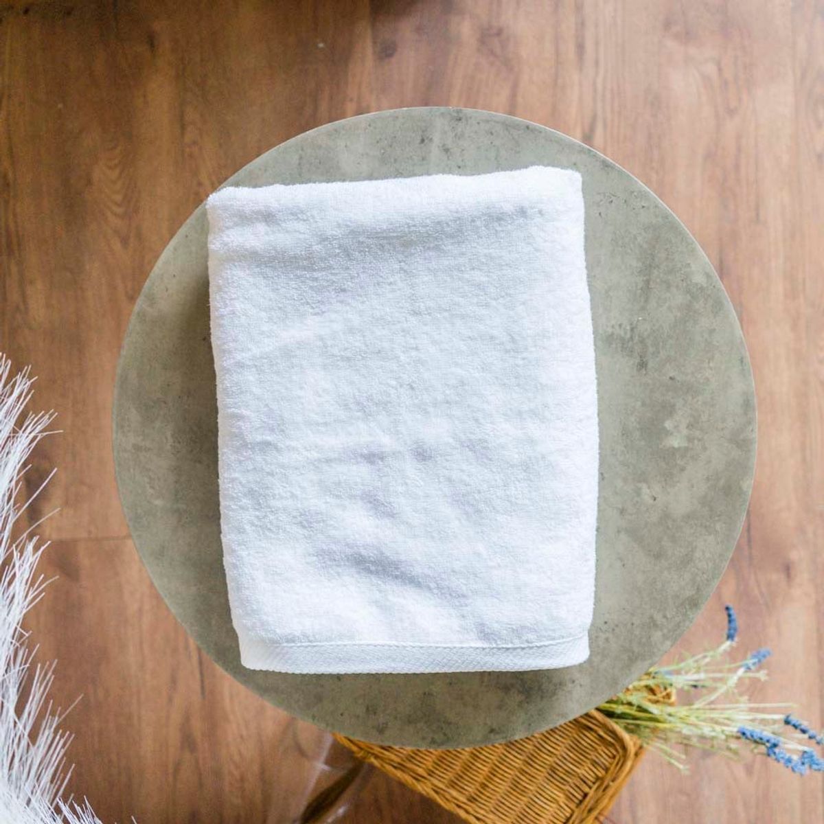 DISTRIHOGAR - Toalla Imperial Cuerpo 630 Gramos Blanco 78 x 141 cm