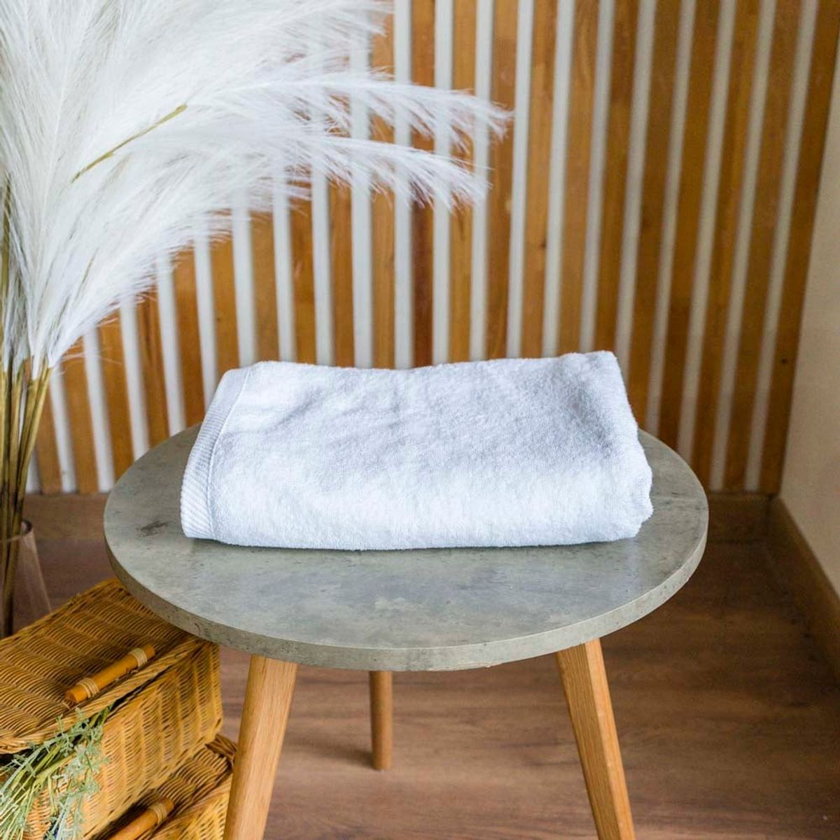 DISTRIHOGAR - Toalla Imperial Cuerpo 630 Gramos Blanco 78 x 141 cm