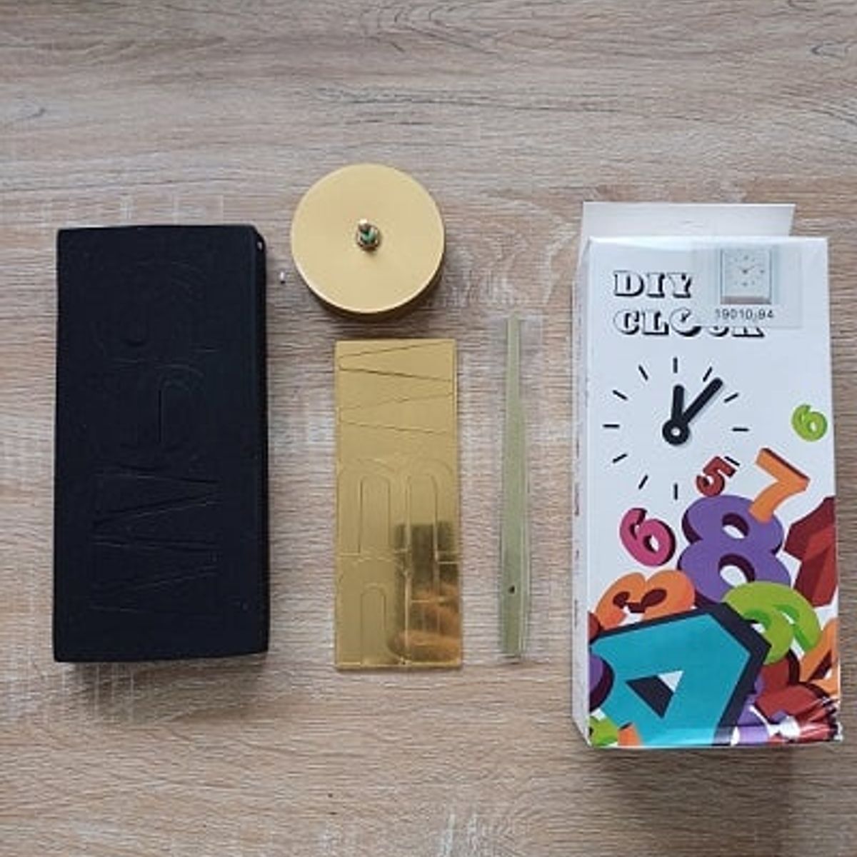 COOL TIME RELOJES - RELOJ DE PARED MINI TAMAÑO 50X50CM + FRASE EN VINILO COLOR DORADO