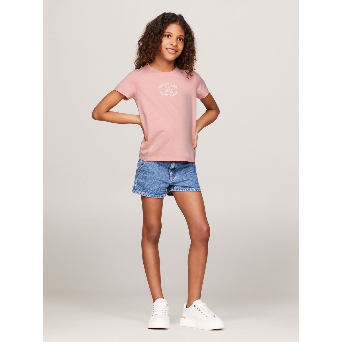 TOMMY HILFIGER - Camiseta Niña Rosada Corte Slim Con Logo Aterciopelado Tommy Hilfiger