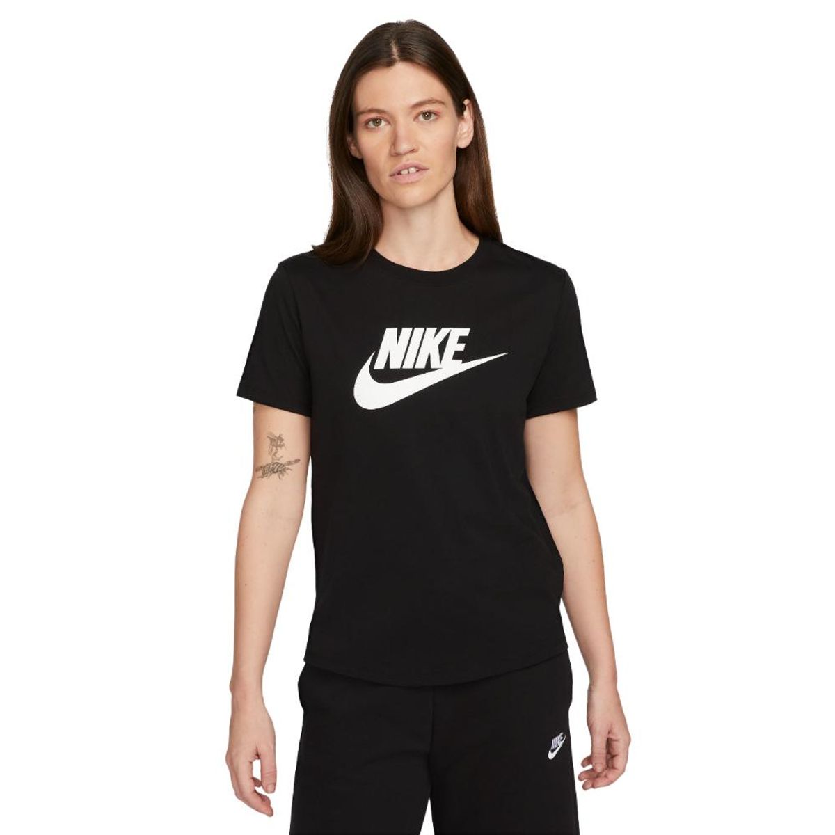 NIKE - Camiseta Nike Sportswear Essentials Mujer-Negro